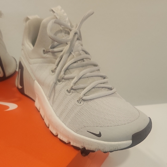 W Nike Free Metcon 6 SE Light Gray Running Shoes - Picture 3 of 7